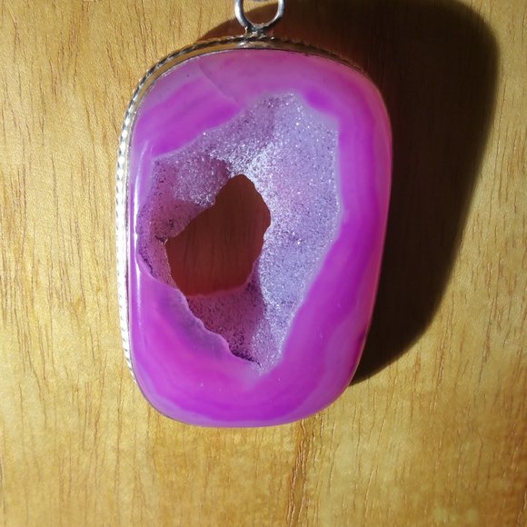 NATURAL HOLE DRUZY WITH CRYSTAL FORMATION - Picture 8 of 12